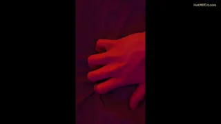 Lecco mia moglie mascherata mentre gli fa un pompino POV